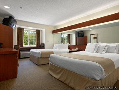Microtel Inn & Suites By Wyndham Cherokee Room photo
