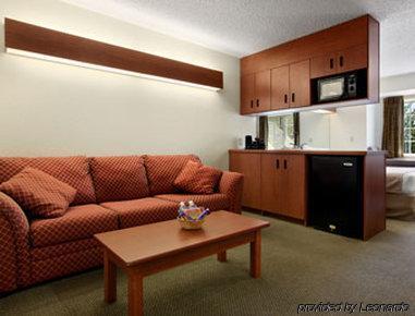 Microtel Inn & Suites By Wyndham Cherokee Room photo